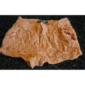 womans‎ shorts
